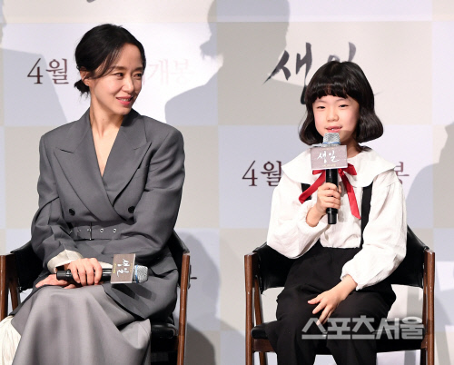 [포토] 전도연, 딸을 바라보는...애틋한 눈길?