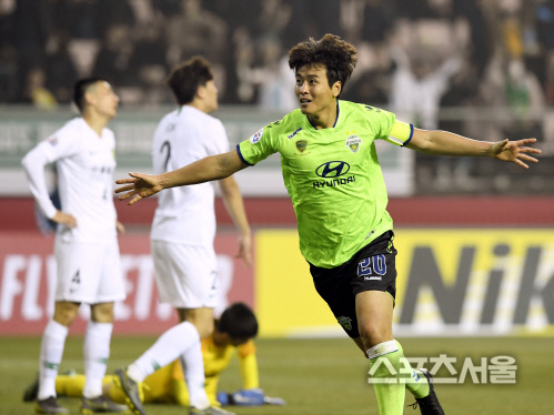 [포토] 전북 이동국, 리드를 되찾는...추가골!