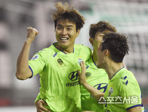 [포토] 전북 이동국의 추가골, 주먹 불끈!