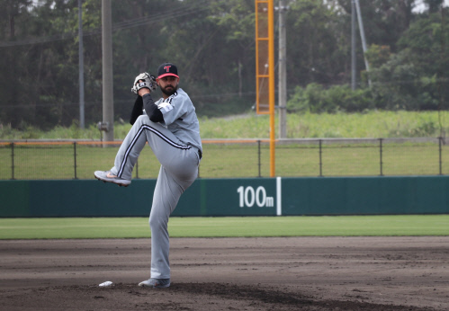 [오키나와톡]'평가전 호투' 켈리 "황재균 좋은 동료, 맞대결 기대"