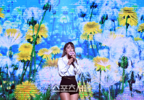 [포토] 홍진영, 봄을 재촉하는 '스며드나, 봄' 공연