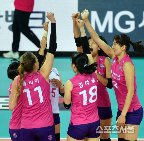 3-0셧아웃 흥국생명, 주먹 불끈쥐며 세리머니[포토]