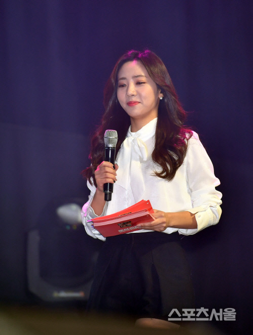 우석X관린 쇼케이스 사회 맡은 정순주 아나운서[포토]
