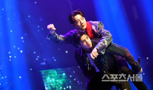 '우석X관린' 동생 업어주는 형처럼[포토]