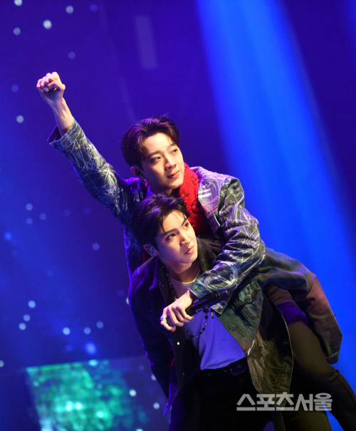 '우석X관린' 동생 업어주는 형처럼[포토]