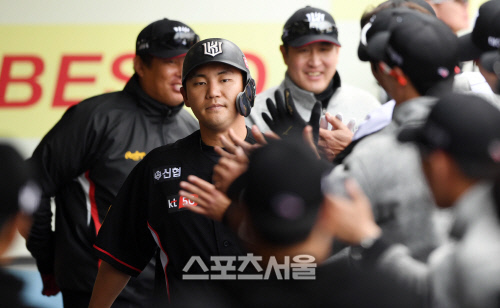 장성우, 감 좋아요 [포토]