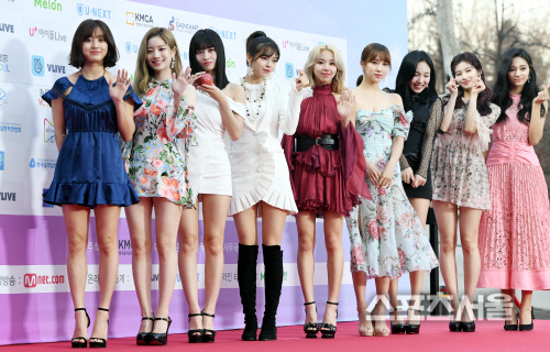 JYP 측 "트와이스 관련 악성 루머, 모든 법적 조치 강구할 것"