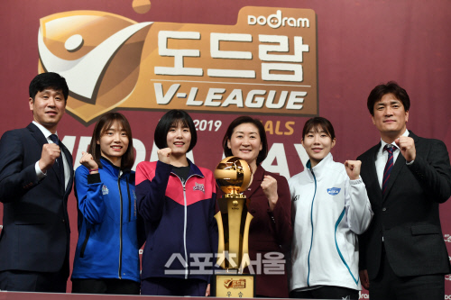 [포토] 우승트로피는 누가 가져갈까?