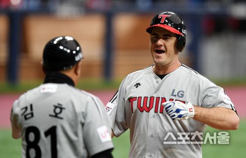 [포토] 조셉 \'투런포 날렸어요\'