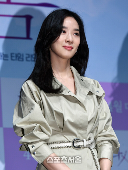 이청아 측 "악성 루머 간과 할 수 없어…강력한 법 처벌 위해 수사 의뢰"