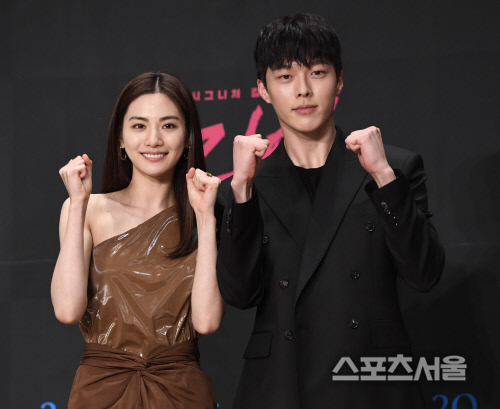 [포토] 나나-장기용, 주먹 쥐고...파이팅~!