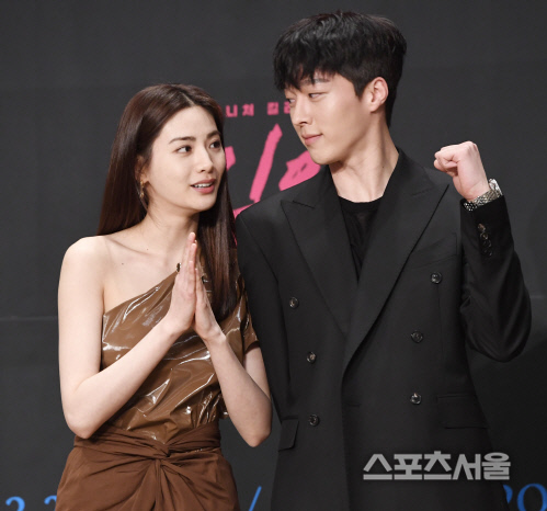 [포토] \'킬잇\' 나나-장기용, 무슨...상황?