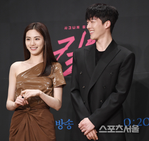 [포토] \'킬잇\' 나나-장기용, 훈훈한 미소 커플~!