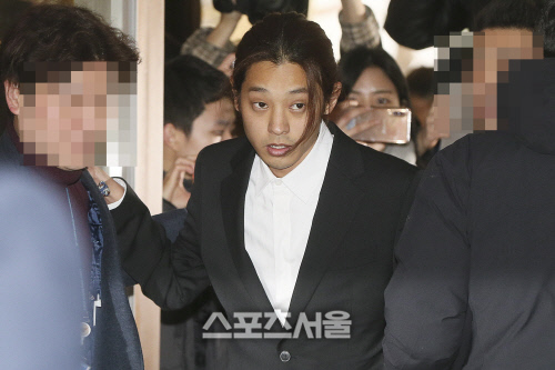 '성관계 몰카 혐의' 정준영, 2차 소환 밤샘 조사…경찰, 금명간 구속 검토중