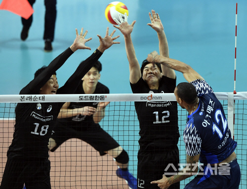 [포토] 현대캐피탈 전광인-신영석, 아가메즈만 막으면...!