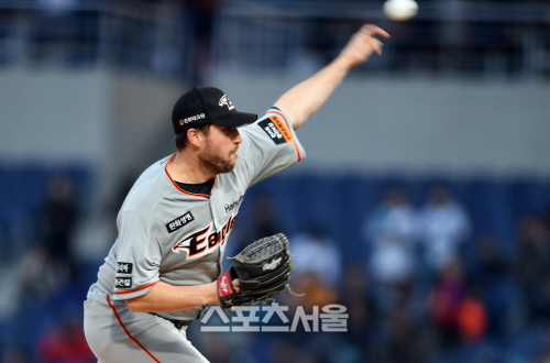 '채드 벨 호투+2홈런' 한화, 창원NC파크 첫 경기서 NC 제압