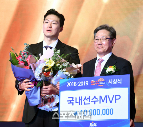 프로농구시상식 국내선수 MVP 이정현 [포토]