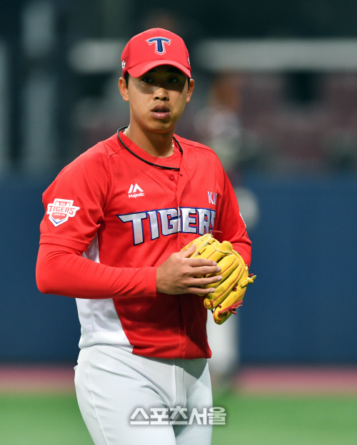 [포토]1회말 안타로 출루하는 김하성