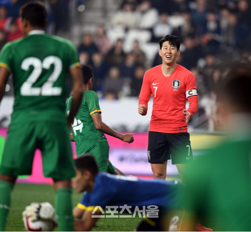 [포토] 손흥민 \'패스 좋았는데\'