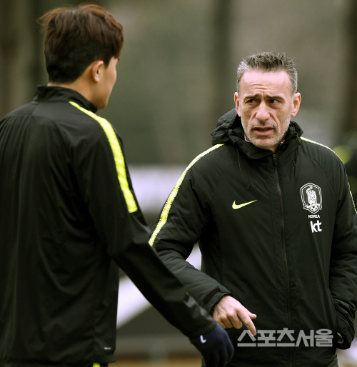 [포토] 벤투 감독, 김민재를 콕 집어서...?