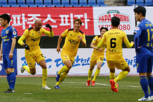 2R_0310_아산_펠리페 득점 세리머니 (2)