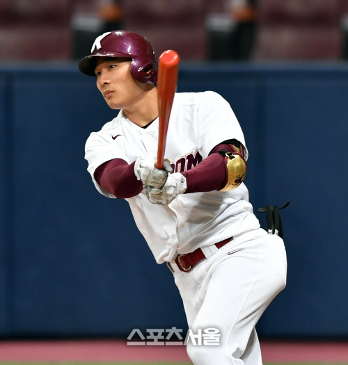 [포토]1회말 안타로 출루하는 김하성