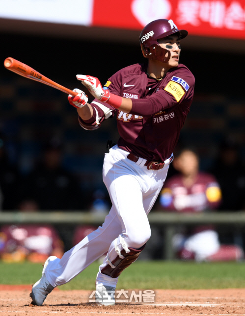 [포토] 이정후 \'잘못 맞았어\'