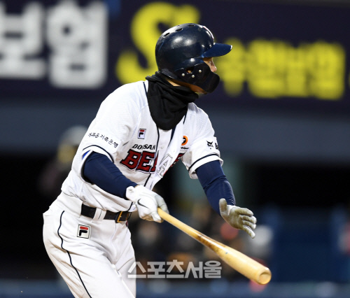 [포토] 오재원, 1회 만루서 2타점 적시타