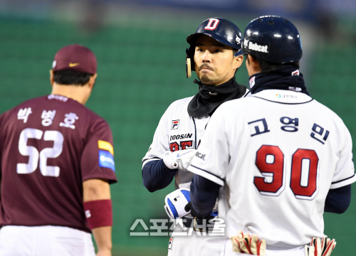 [포토] 2타점 오재원 '출발 좋아'