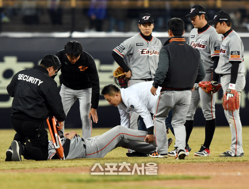 [포토] 한화 하주석, 큰 부상이 아니어야 할텐데...