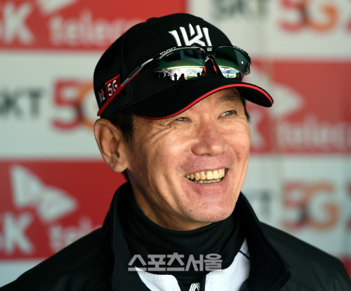 [포토] kt 이강철 감독, 곧...첫승 신고하겠죠~