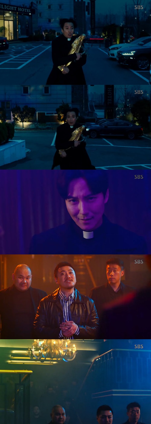 '열혈사제' 김남길, 범인 잡으러 갔다가 감당 못할 조폭 수에 줄행랑