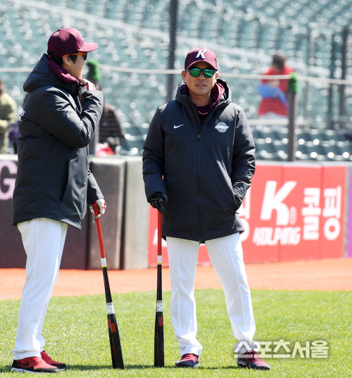 [포토] 훈련 지켜보는 장정석 감독