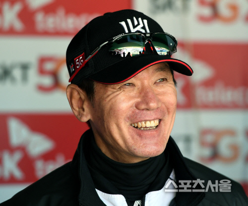 [포토] kt 이강철 감독, 곧...첫승 신고하겠죠~