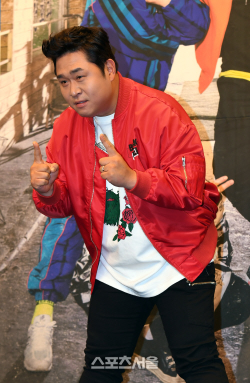 [포토]문세윤, '래퍼와 함께 하다보니 랩실력 느는 것 같아요!'