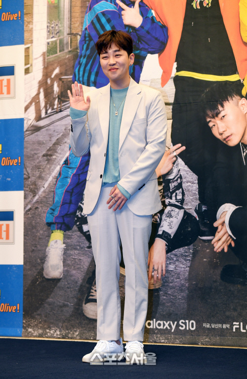 [포토]'노포래퍼' 딘딘, '래퍼와 예능인 사이에서!'