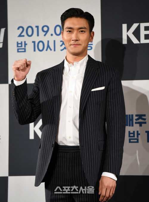 [포토] 최시원, \'국민 여러분!\' 화이팅