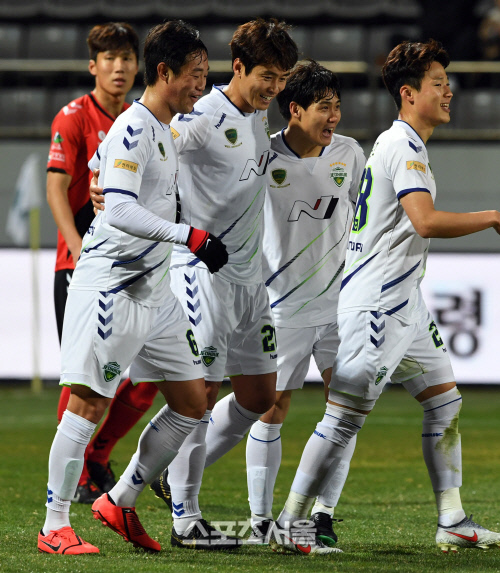 전북현대 이동국, 골의 기쁨을 함께[포토]