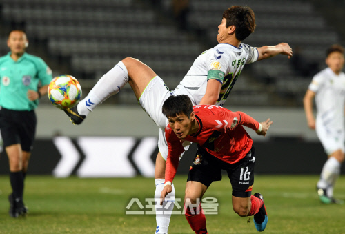 전북현대 이동국, 공은 내 발에 [포토]