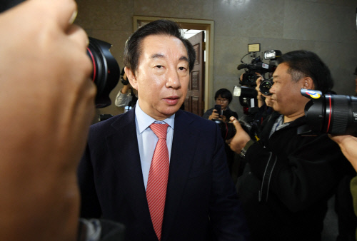 검찰 "김성태 의원, 딸 채용 지원서 KT 사장에게 직접 전달"