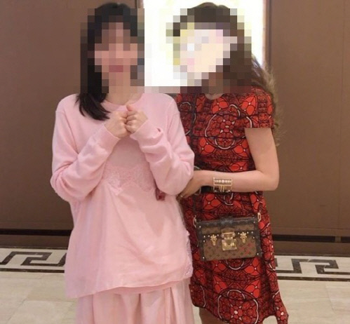 남양유업 창업주 외손녀 황하나씨 마약수사대 압송, 입 닫은 채 조사실로