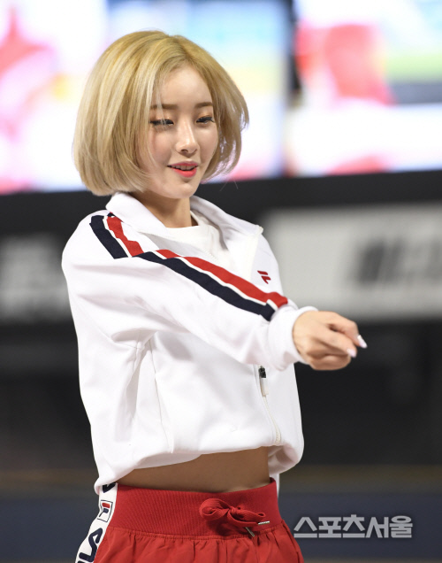 [포토] '열애설' 서현숙 치어리더, 고승형 향해...?