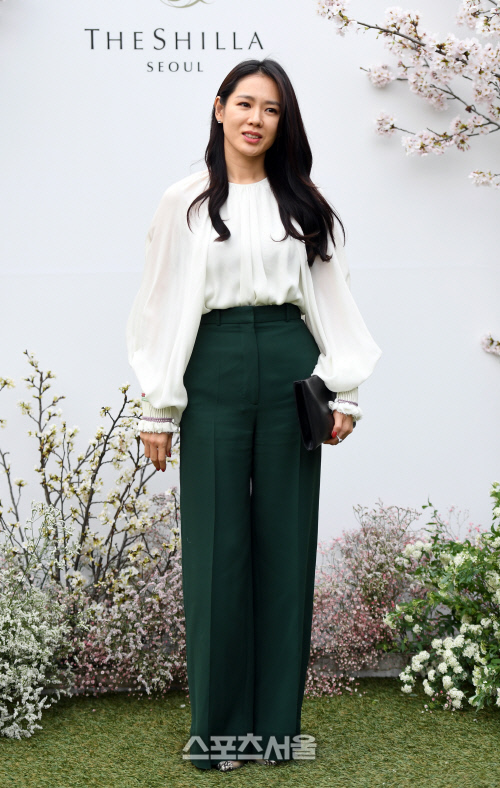 [포토]이정현의 결혼식에 모습 드러낸 손예진