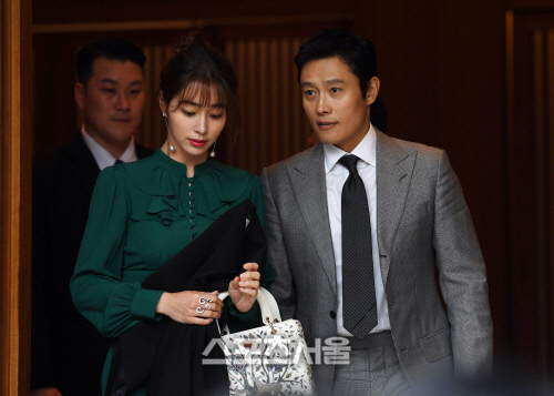 [포토]이정현 결혼식에 함께 입장하는 이병헌-이민정 부부