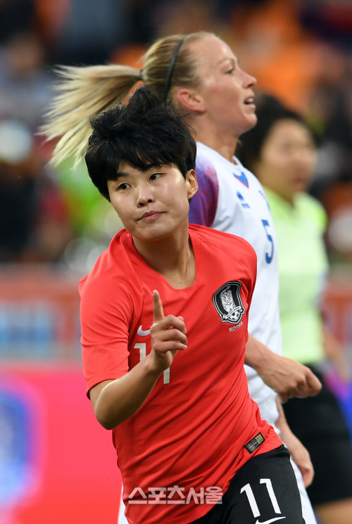 [포토]지소연, 아이슬란드와의 평가전 동점골