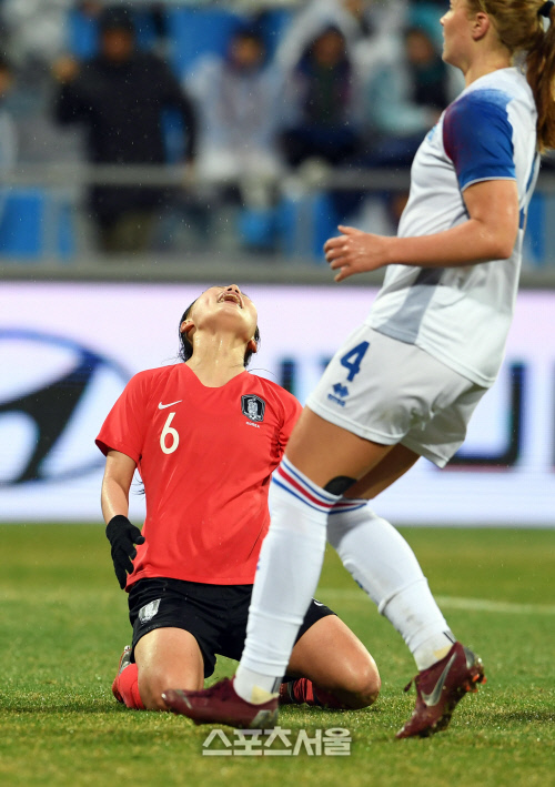 [포토]한국-아이슬란드 장슬기, 아! 회심의 슛이...