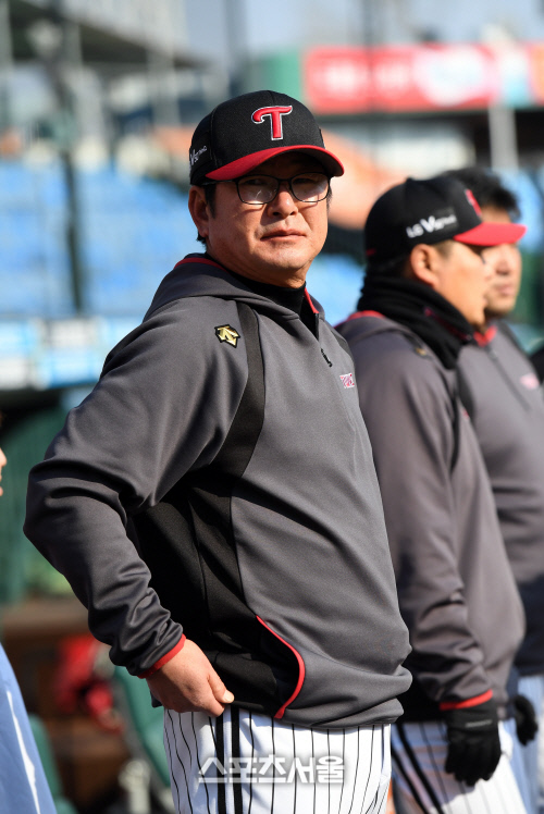 [포토]LG 류중일 감독, 햇살은 좋은데...