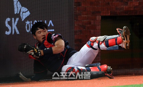 [포토] 김준태, 몸날린 호수비