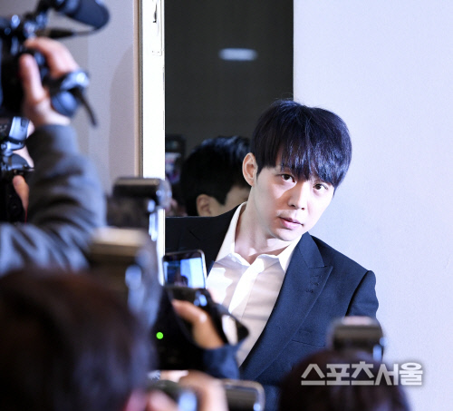 [포토] 박유천, 긴급 기자회견을 위해...