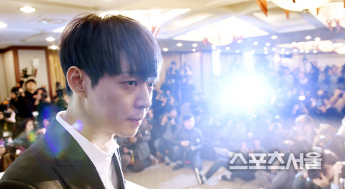 [포토] 박유천, 해명 마친 뒤... 굳은 표정으로...